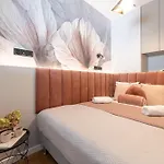 Rentplanet - Dmowskiego Apartment